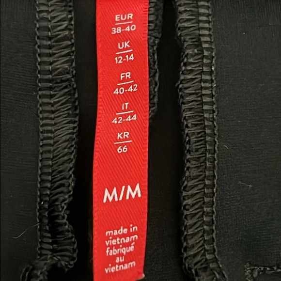 SPANX Ankle Piped Skinny Perfect Pants in Classic Black - Size Medium - Picture 6 of 9